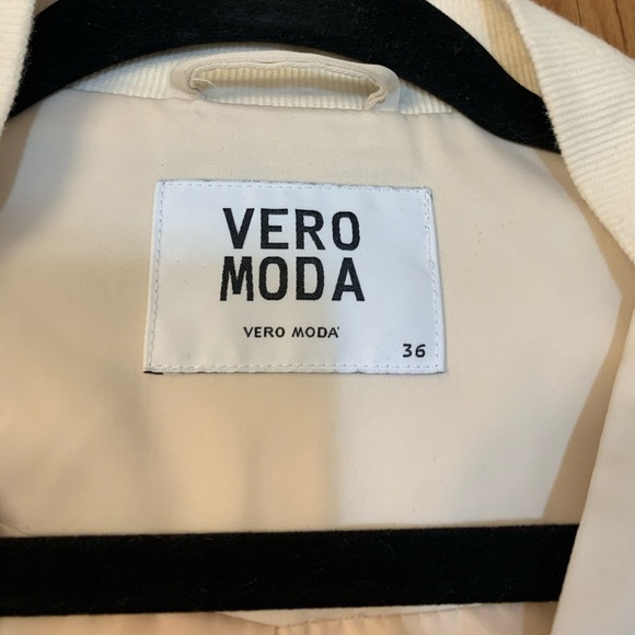 Vero Moda Cream Longsleeve Open Front Blazer - Picture 6 of 15